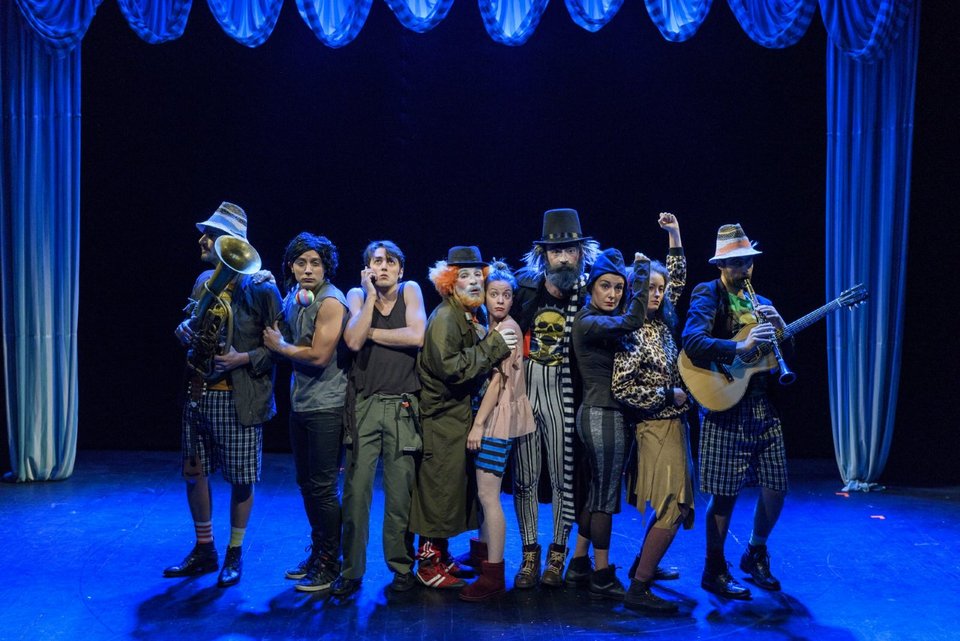 Δύο παιδικές παραστάσεις απαντούν στο «γιατί έζησαν αυτοί καλά και εμείς καλύτερα» [εικόνες] | iefimerida.gr 4