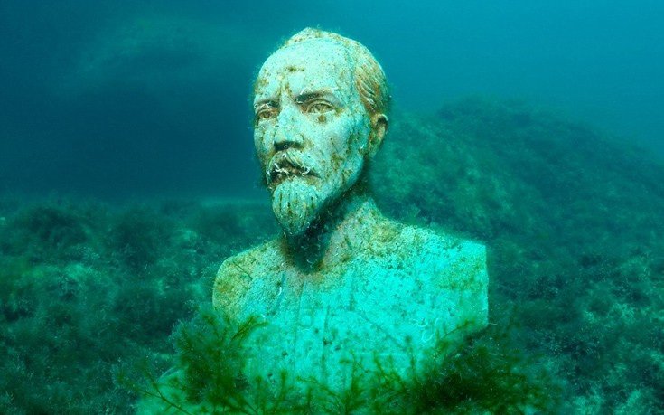  Λένιν, Στάλιν και Μαρξ στον βυθό της θάλασσας -Το απόκοσμο υποβρύχιο μουσείο της Κριμαίας [εικόνες]  | iefimerida.gr 0