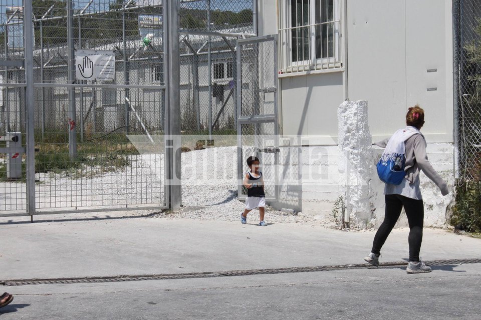 Οδοιπορικό του iefimerida στη Λέσβο -Εγκλωβισμένοι πρόσφυγες και κάτοικοι στα πρόθυρα νευρικής κρίσης | iefimerida.gr 1