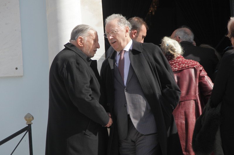 Φίλοι, συγγενείς και πλήθος κόσμου στο τελευταίο αντίο στον Δημήτρη Μυταρά [εικόνες] | iefimerida.gr 4