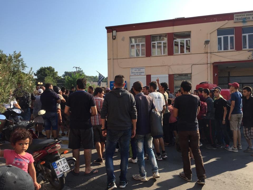 Διαδήλωση διαμαρτυρίας από τους μετανάστες στην Μυτιλήνη [εικόνες & βίντεο] | iefimerida.gr 0
