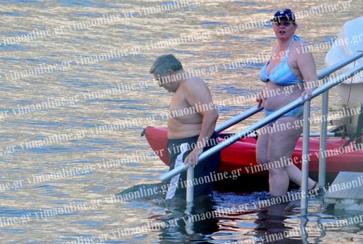 Ο Μιχαλολιάκος και η Ζαρούλια με μαγιό στη Βουλιαγμένη, δύο ημέρες πριν τη σύλληψη [εικόνες] | iefimerida.gr 0