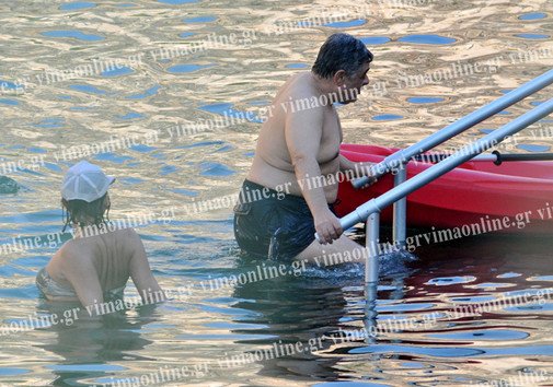 Ο Μιχαλολιάκος και η Ζαρούλια με μαγιό στη Βουλιαγμένη, δύο ημέρες πριν τη σύλληψη [εικόνες] | iefimerida.gr 12