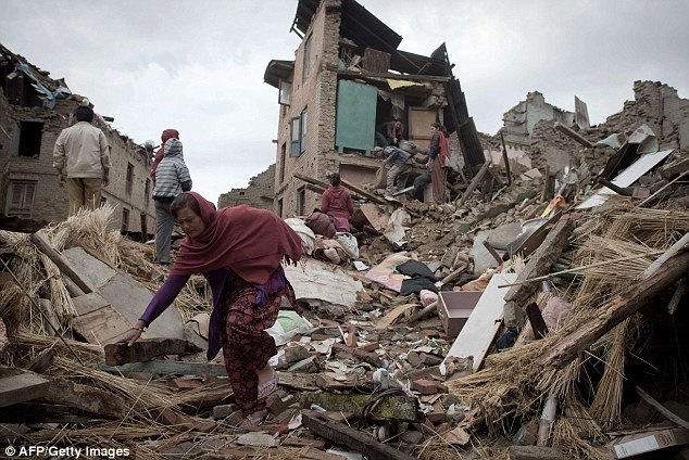 Η γυναίκα που ξεγέλασε τον θάνατο δυο φορές – Επέζησε από το τσουνάμι του 2004 και από τον σεισμό στο Νεπάλ [εικόνες]  | iefimerida.gr 1