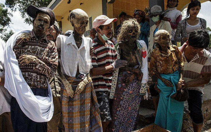  Τα ζόμπι της Ινδονησίας: Ενα ανατριχιαστικό τελετουργικό αιώνων που «ζωντανεύει» τους νεκρούς [εικόνες]  | iefimerida.gr 4