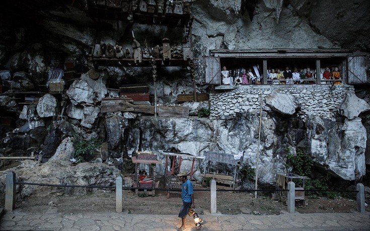  Τα ζόμπι της Ινδονησίας: Ενα ανατριχιαστικό τελετουργικό αιώνων που «ζωντανεύει» τους νεκρούς [εικόνες]  | iefimerida.gr 6