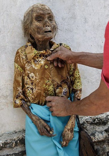  Τα ζόμπι της Ινδονησίας: Ενα ανατριχιαστικό τελετουργικό αιώνων που «ζωντανεύει» τους νεκρούς [εικόνες]  | iefimerida.gr 8