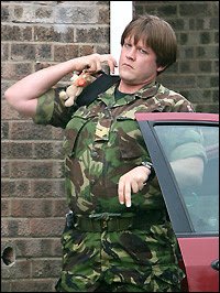 Ντέμπορα Πένι, η πρώτη τρανσέξουαλ του βρετανικού στρατού που πολεμάει τους Ταλιμπάν [εικόνες] | iefimerida.gr 1