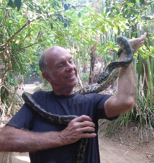 Σύγχρονος ναυαγός – Εγραψε «βοήθεια» στην άμμο και σώθηκε [εικόνες]  | iefimerida.gr 5