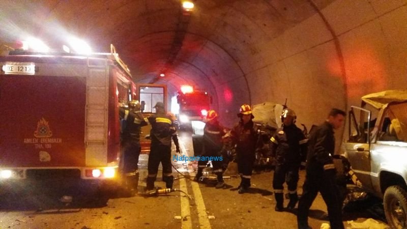 Eνας νεκρός και τέσσερις τραυματίες από τροχαίο τριών οχημάτων σε σήραγγα στη Ναύπακτο [εικόνες & βίντεο] | iefimerida.gr 1