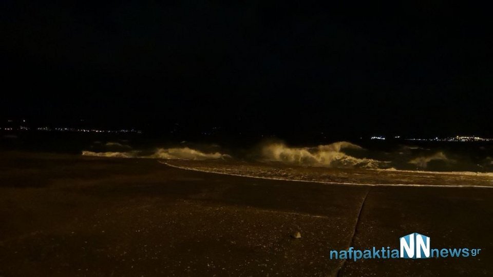 Οι ισχυροί ανέμοι οφείλονται βέβαια στον «Ξενοφών» ο οποίος σαρώνει την χώρα.