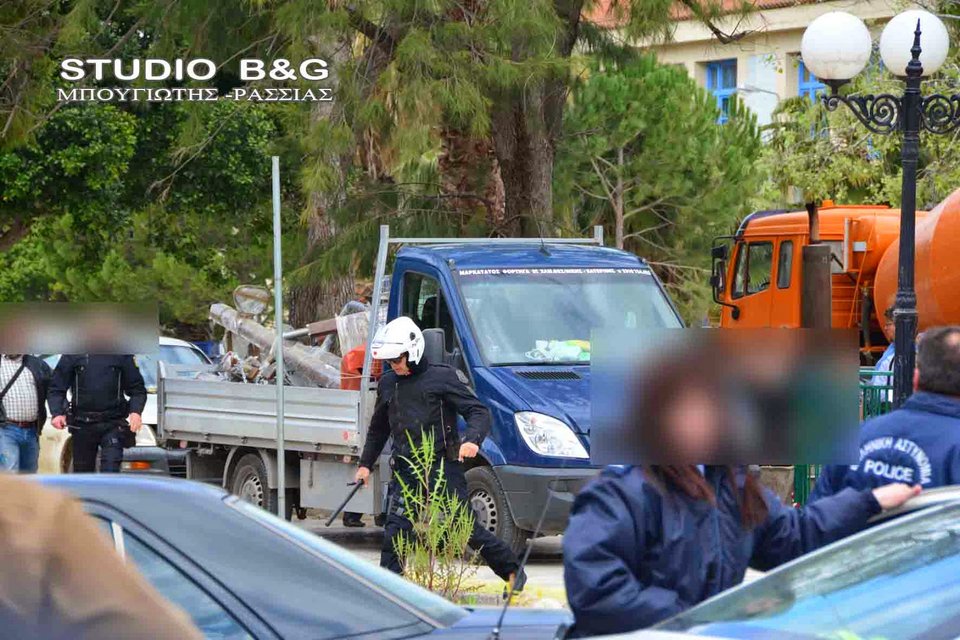 Ρομά έσπασαν στο ξύλο αστυνομικούς επειδή δεν τους άρεσε η δικαστική απόφαση [εικόνες & βίντεο] | iefimerida.gr 2