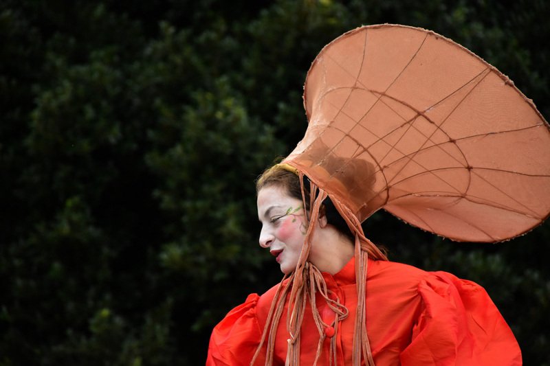 Με αρλεκίνους και ξυλοπόδαρους άνοιξε το Τριώδιο στο Ναύπλιο -Γιορτή με βενετσιάνικο «χρώμα» [εικόνες & βίντεο] | iefimerida.gr 1