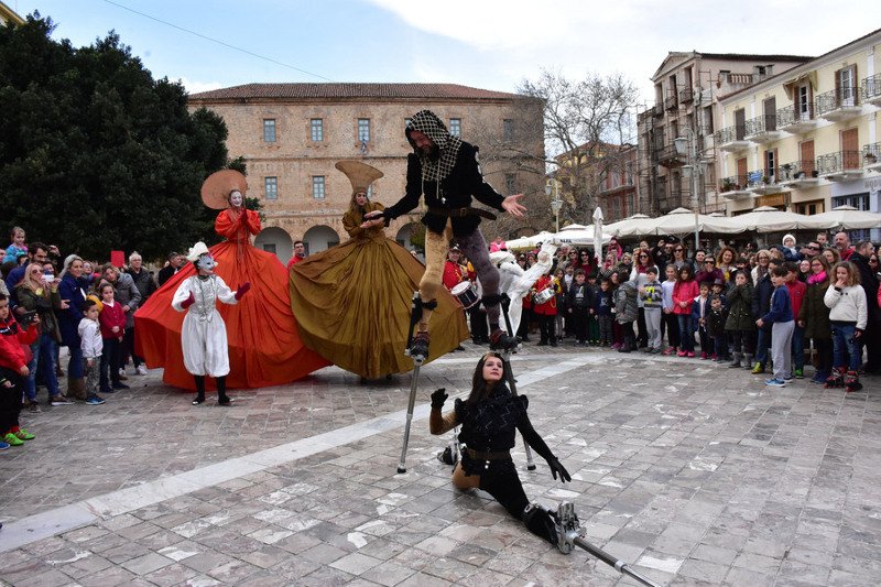 Με αρλεκίνους και ξυλοπόδαρους άνοιξε το Τριώδιο στο Ναύπλιο -Γιορτή με βενετσιάνικο «χρώμα» [εικόνες & βίντεο] | iefimerida.gr 2