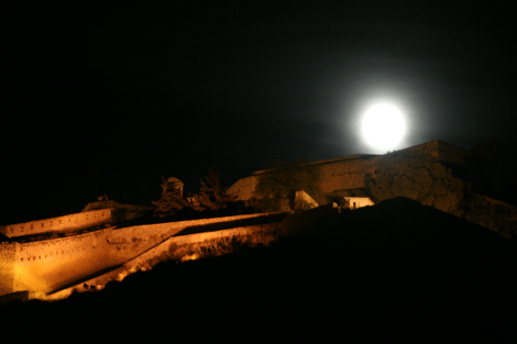Εντυπωσιακές φωτογραφίες από την χθεσινή πανσέληνο σε Αθήνα, Σούνιο και Ναύπλιο [εικόνες] | iefimerida.gr 3