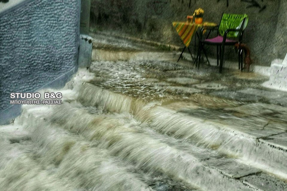 Η νεροποντή στο Ναύπλιο μετέτρεψε τα σκαλιά σε χείμαρρο [εικόνες & βίντεο] | iefimerida.gr 0