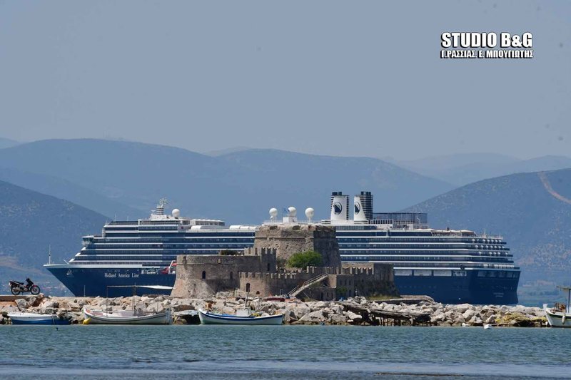 Oosterdam: Το πλωτό «παλάτι» που έφτασε στο Ναύπλιο  [εικόνες] | iefimerida.gr 0