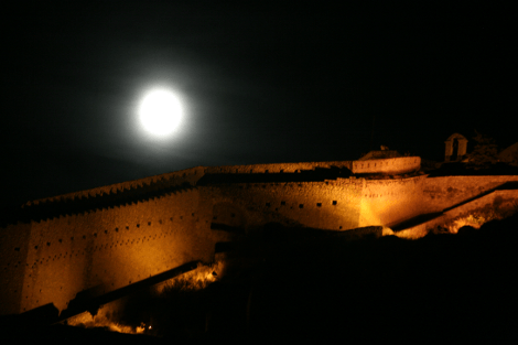 Εντυπωσιακές φωτογραφίες από την χθεσινή πανσέληνο σε Αθήνα, Σούνιο και Ναύπλιο [εικόνες] | iefimerida.gr 4