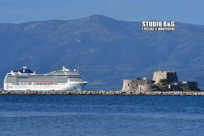 Στο Ναύπλιο κατέπλευσε το υπερπολυτελές κρουαζιερόπλοιο Msc Poesia [εικόνες & βίντεο] | iefimerida.gr 0