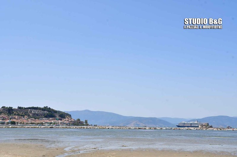 Oosterdam: Το πλωτό «παλάτι» που έφτασε στο Ναύπλιο  [εικόνες] | iefimerida.gr 3