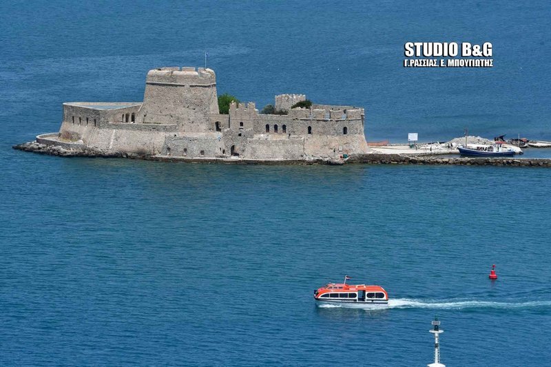 Oosterdam: Το πλωτό «παλάτι» που έφτασε στο Ναύπλιο  [εικόνες] | iefimerida.gr 4