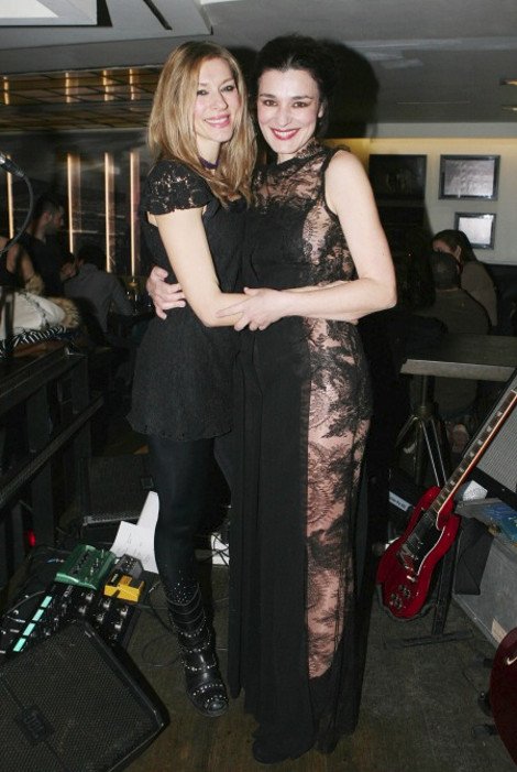 Η Μαρία Ναυπλιώτου κάνει την ανατροπή - Βάζει σιθρού φόρεμα και πιάνει το μικρόφωνο [εικόνες] | iefimerida.gr 3