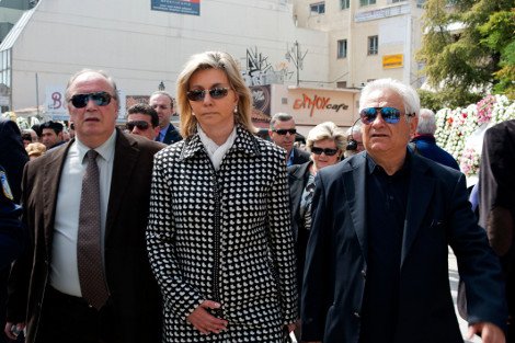 «Λαϊκό προσκύνημα» στην κηδεία του Αθανάσιου Νάκου [εικόνες] | iefimerida.gr 3