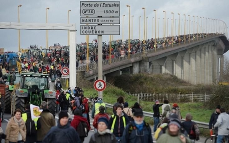 Και στη Γαλλία οι αγρότες στους δρόμους – Επεισόδια με την Αστυνομία [εικόνες] | iefimerida.gr 3