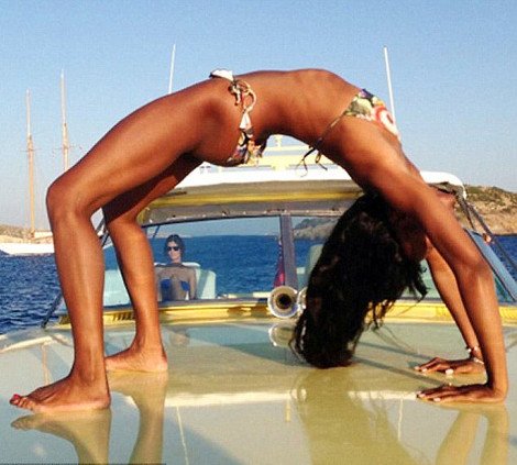 Τα «ανοίγματα» στη γιόγκα από σέξι διασημότητες που κάνουν έξαλλους τους γκουρού του είδους [εικόνες] | iefimerida.gr 7
