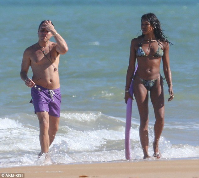 Τρέλανε τους Βραζιλιάνους η Ναόμι Κάμπελ -«Φονικό» κορμί, παρά τα 44 της χρόνια [εικόνες] | iefimerida.gr 1