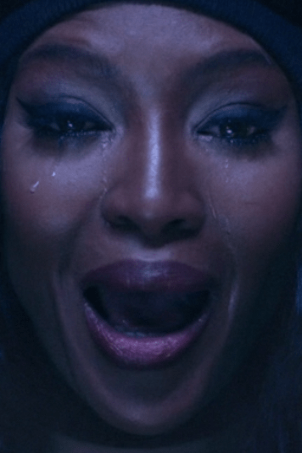 Οταν έκλαψε η Ναόμι Κάμπελ [βίντεο] | iefimerida.gr 2