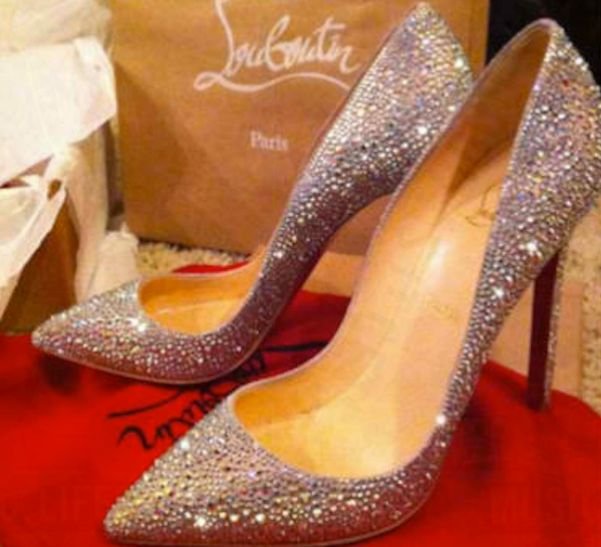 Εκανε το λάθος να ανεβάσει μια φωτογραφία που κολυμπάει στο χρήμα και δείτε τι έπαθε [εικόνες] | iefimerida.gr 0