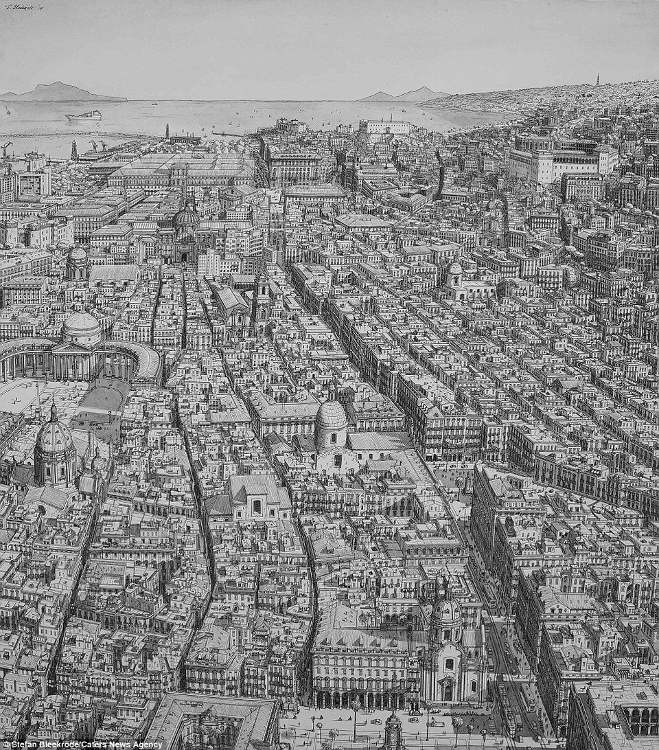 Απίστευτο -Επισκέπτεται πόλεις, τις παρατηρεί και στη συνέχεια τις σχεδιάζει με εκπληκτικές λεπτομέρειες [εικόνες] | iefimerida.gr 4