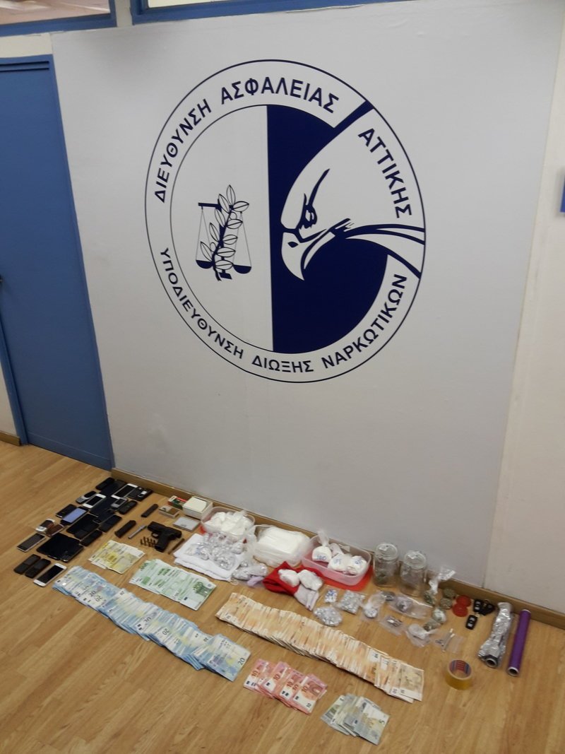 «Χτύπημα» της αστυνομίας σε σπείρα που διακινούσε ναρκωτικά- 8 συλλήψεις | iefimerida.gr 0