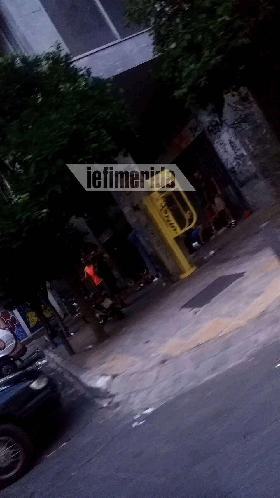 Ανεξέλεγκτη η κατάταση με το εμπόριο ναρκωτικών στο κέντρο της Αθήνας -Εικόνες-σοκ, μέρα μεσημέρι, μπροστά στα μάτια τουριστών [εικόνες] | iefimerida.gr 2