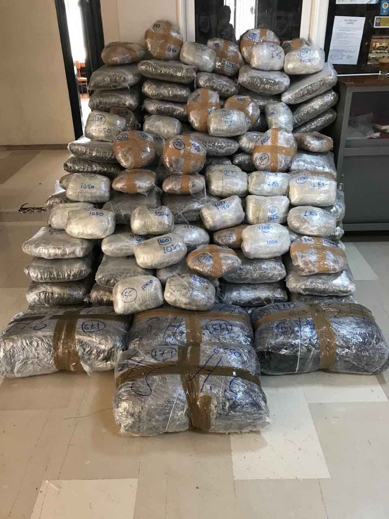 Είχαν φορτώσει αυτοκίνητο με 335 κιλά κάνναβης -Διέφυγαν οι δύο δράστες [εικόνες] | iefimerida.gr 1