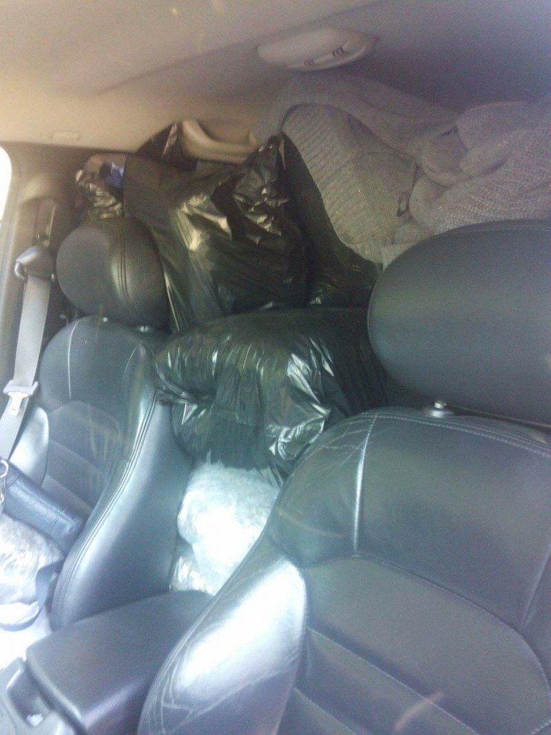 Είχαν φορτώσει αυτοκίνητο με 335 κιλά κάνναβης -Διέφυγαν οι δύο δράστες [εικόνες] | iefimerida.gr 2