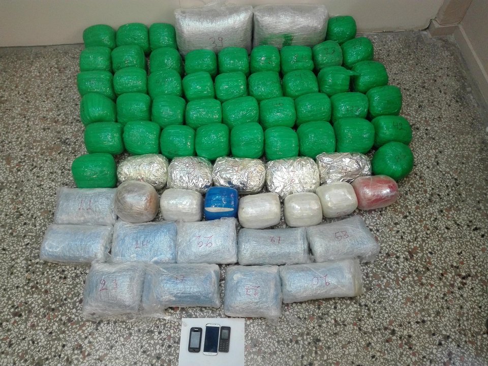 Καστοριά: Μετέφεραν πεζοί μέσα σε σάκους 78 κιλά κάνναβης [εικόνα]  | iefimerida.gr 0