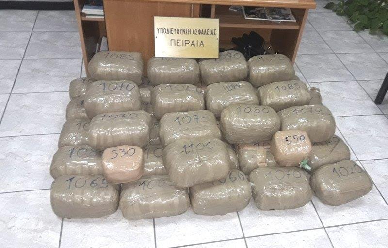 Εγκληματική οργάνωση διακινούσε ναρκωτικά σε Πειραιά και Σαλαμίνα -Συνελήφθησαν με 42 κιλά κάνναβης | iefimerida.gr 0