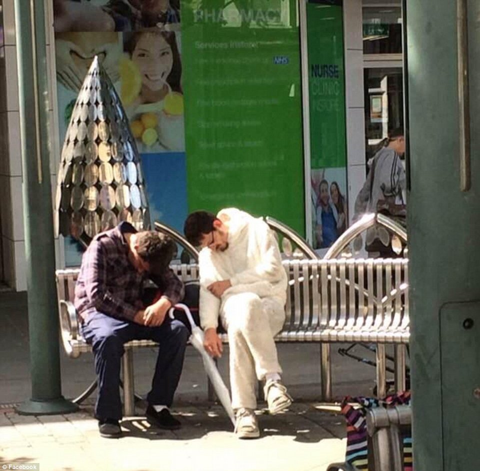 Πανικός στη Βρετανία- Ανθρωποι μετατρέπονται σε ζόμπι από απαγορευμένο ναρκωτικό [εικόνες] | iefimerida.gr 1