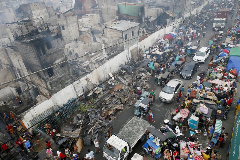 Πύρινη λαίλαπα  αποτέφρωσε τα σπίτια 15.000 κατοίκων παραγκούπολης στη Μανίλα [εικόνες]  | iefimerida.gr 4