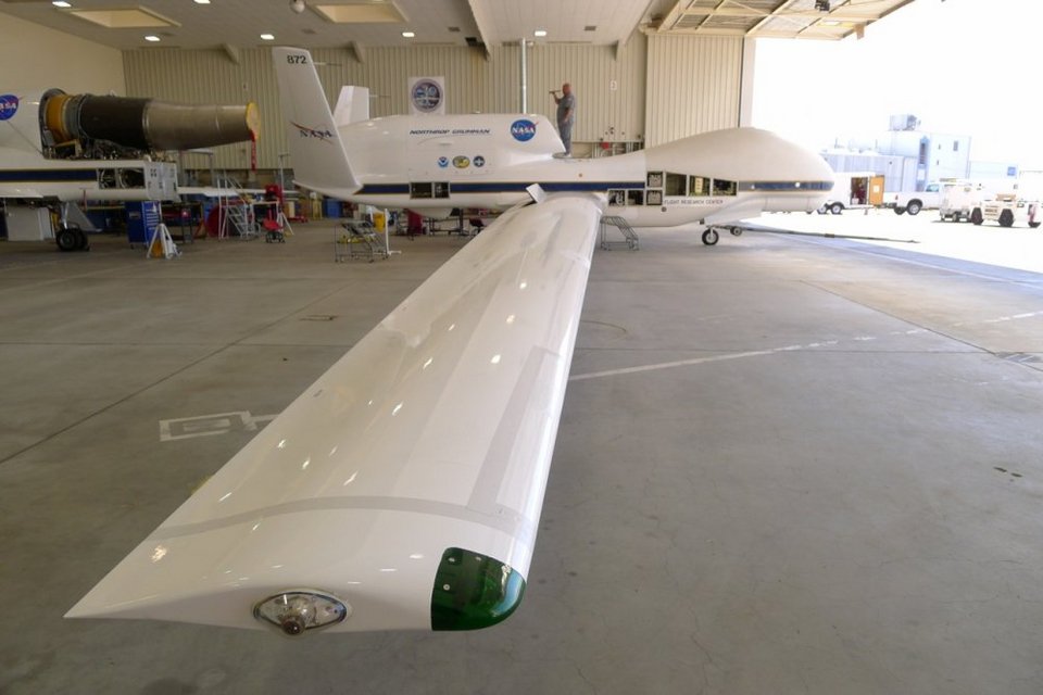 Το αεροσκάφος της NASA που βουτάει μέσα στους τυφώνες [εικόνες] | iefimerida.gr 0