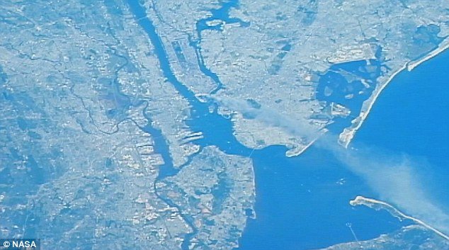 Η μαύρη στιγμή της 11ης Σεπτεμβρίου από το διάστημα -Το συγκλονιστικό βίντεο από έναν αστροναύτη [εικόνες&βίντεο] | iefimerida.gr 0