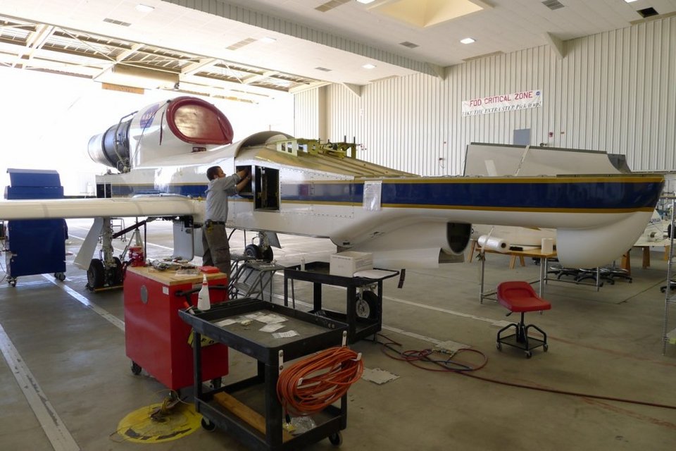 Το αεροσκάφος της NASA που βουτάει μέσα στους τυφώνες [εικόνες] | iefimerida.gr 1