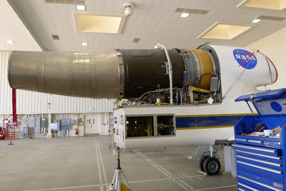 Το αεροσκάφος της NASA που βουτάει μέσα στους τυφώνες [εικόνες] | iefimerida.gr 4