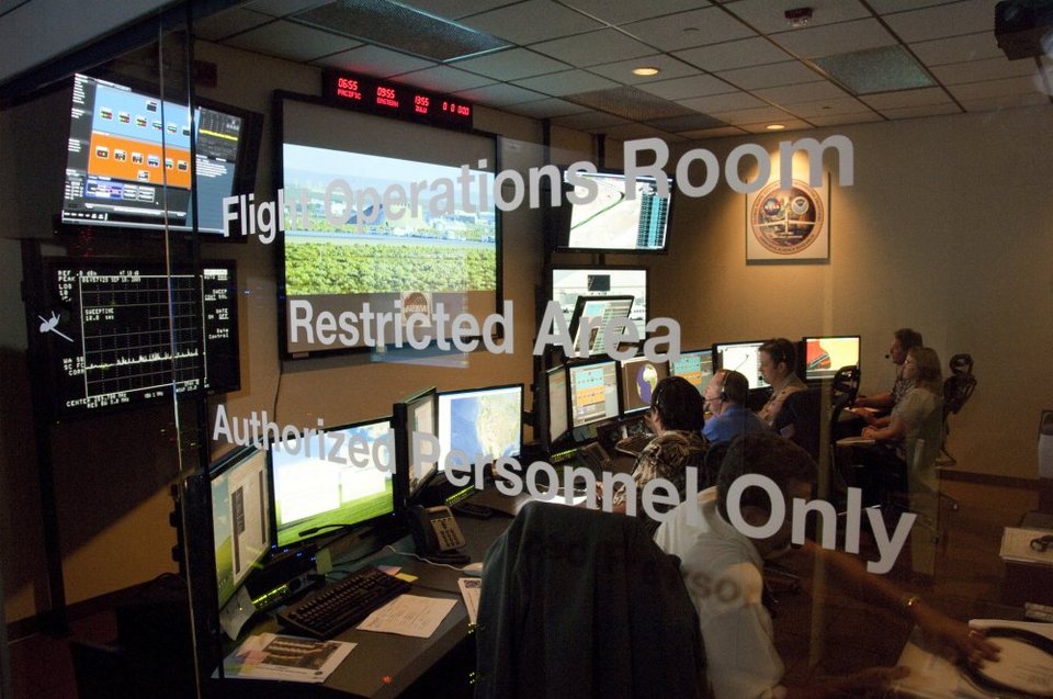 Το αεροσκάφος της NASA που βουτάει μέσα στους τυφώνες [εικόνες] | iefimerida.gr 5