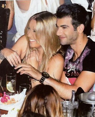 Oι παθιάρικες αγκαλιές της Ναταλίας Γερμανού με τον πιτσιρικά σύντροφό της που προκαλούν αμηχανία [εικόνες] | iefimerida.gr 2