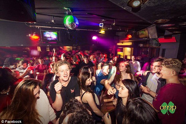 «Εχει μπλε μάτια, ξανθά μαλλιά, είναι 1,83» -Νεαρή ψάχνει τον... πατέρα του παιδιού της -Εμεινε έγκυος από one night stand [βίντεο] | iefimerida.gr 1