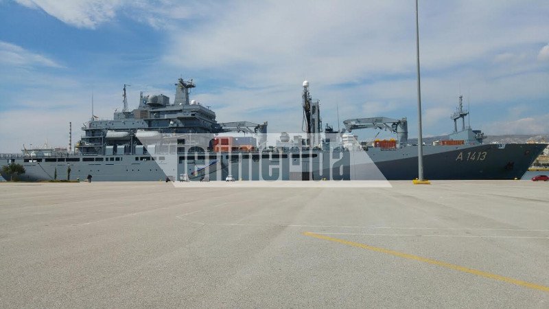 Τα πληρώματα του ΝΑΤΟ ξεκουράζονται στον Πειραιά [εικόνες] | iefimerida.gr 4