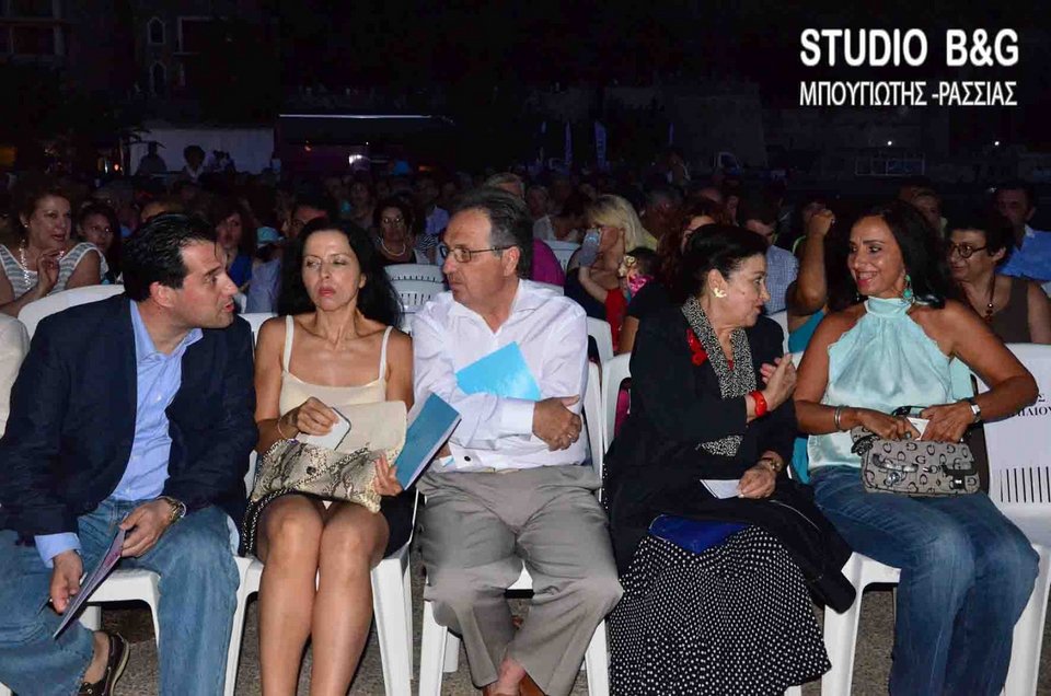 Τι ενώνει την Ευγενία Μανωλίδου με την Μαρίνα Λαμπράκη Πλάκα της Πινακοθήκης [εικόνες] | iefimerida.gr 2